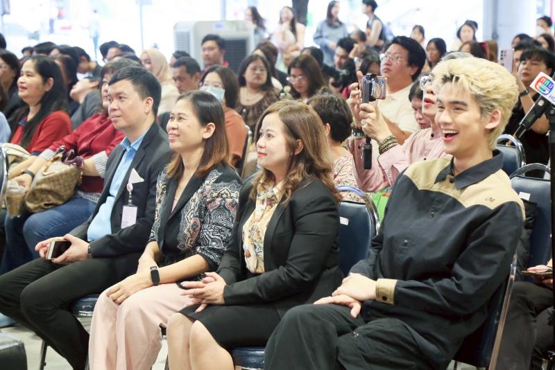 นางอภิญญา ชมภูมาศ 