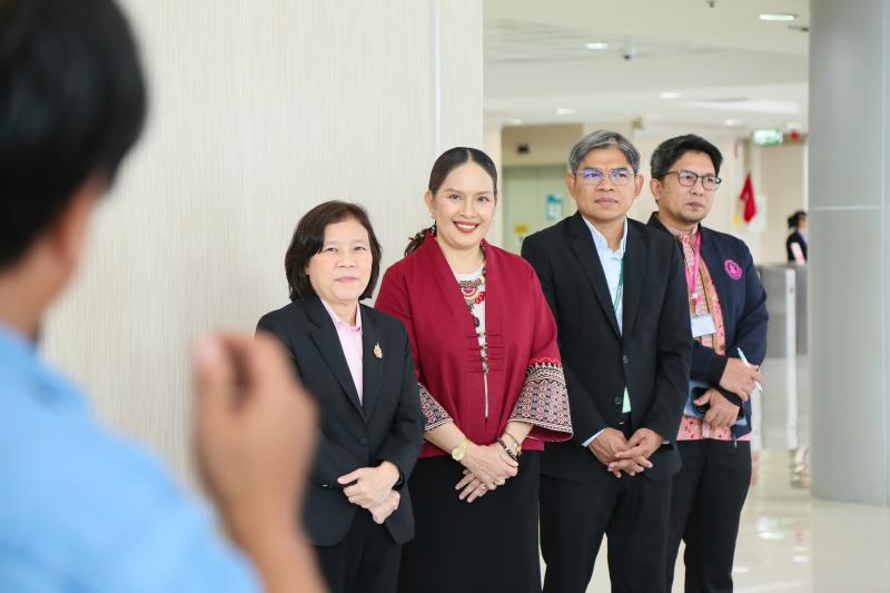 นางสาวสุนีย์ ศรีส�