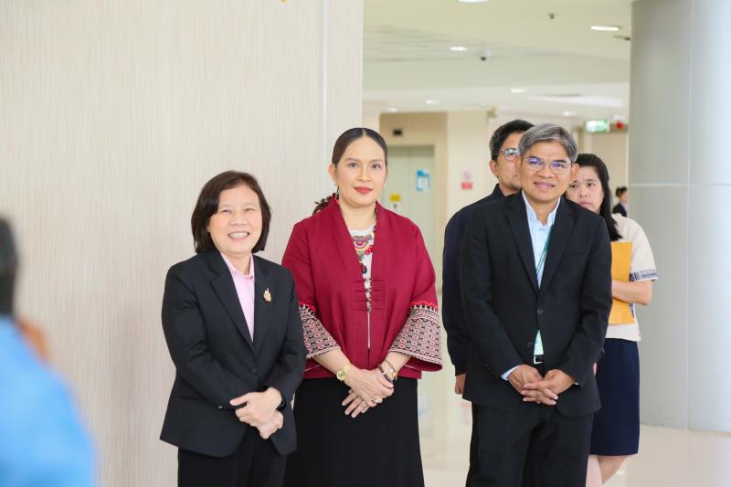นางสาวสุนีย์ ศรีส�