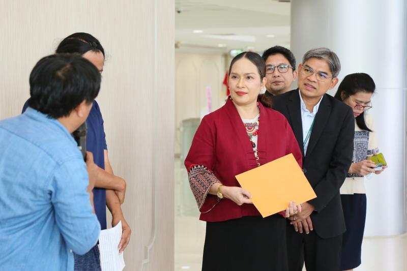 นางสาวสุนีย์ ศรีส�