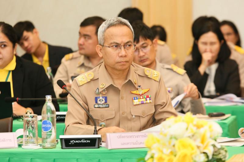 ปลัด พม. พร้อมด้วย �