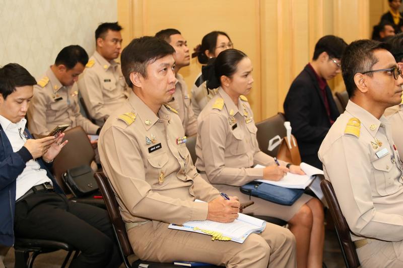 ปลัด พม. พร้อมด้วย �