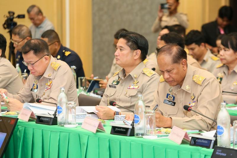 ปลัด พม. พร้อมด้วย �