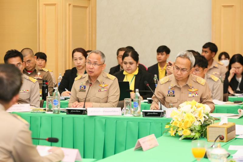 ปลัด พม. พร้อมด้วย �