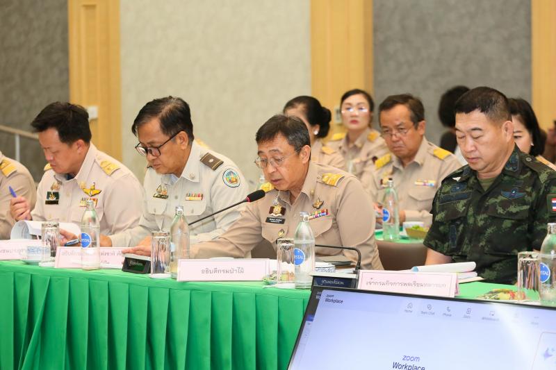 ปลัด พม. พร้อมด้วย �