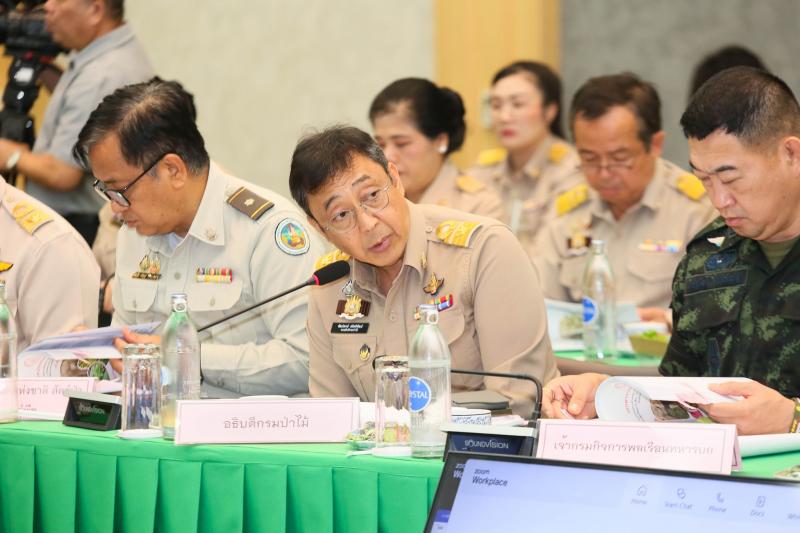 ปลัด พม. พร้อมด้วย �
