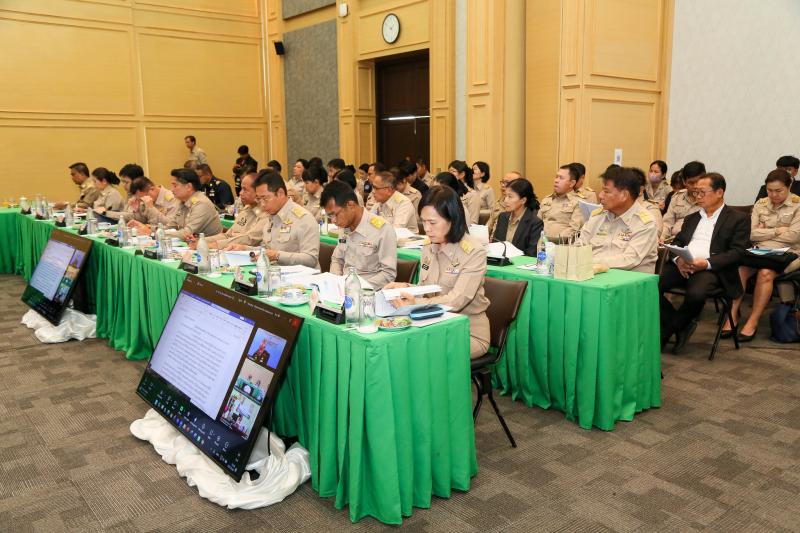 ปลัด พม. พร้อมด้วย �
