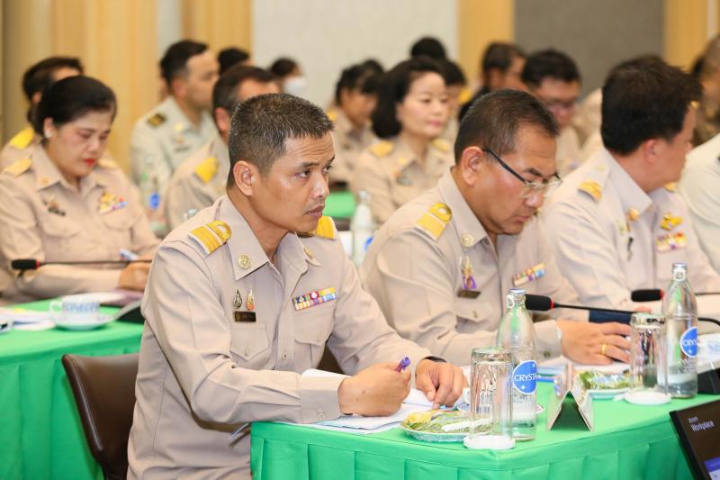 ปลัด พม. พร้อมด้วย �
