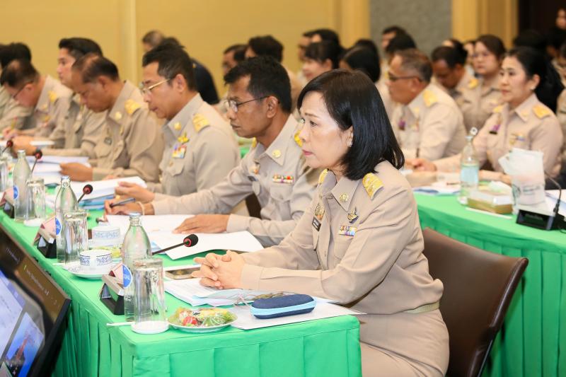ปลัด พม. พร้อมด้วย �