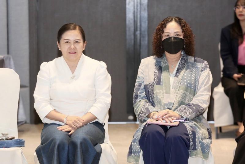 นายอนุกูล ปีดแก้ว 