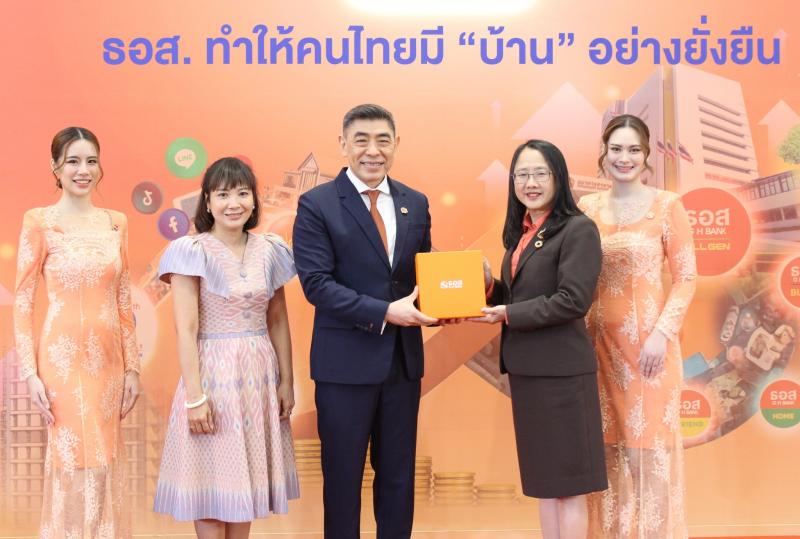 นางสาวนภาพร เมฆาผ�