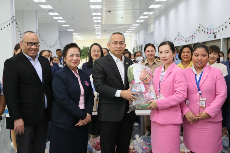 นายอนุกูล ปีดแก้ว 