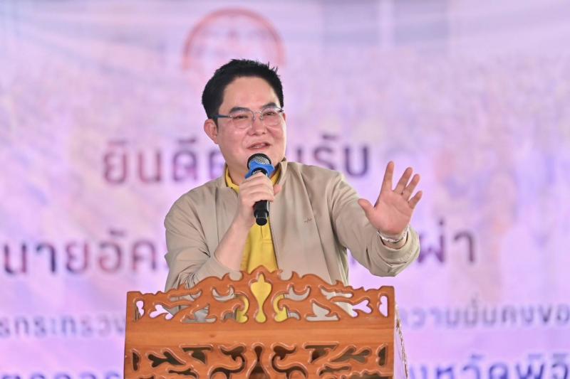 "อัครา" ลงพื้นท�