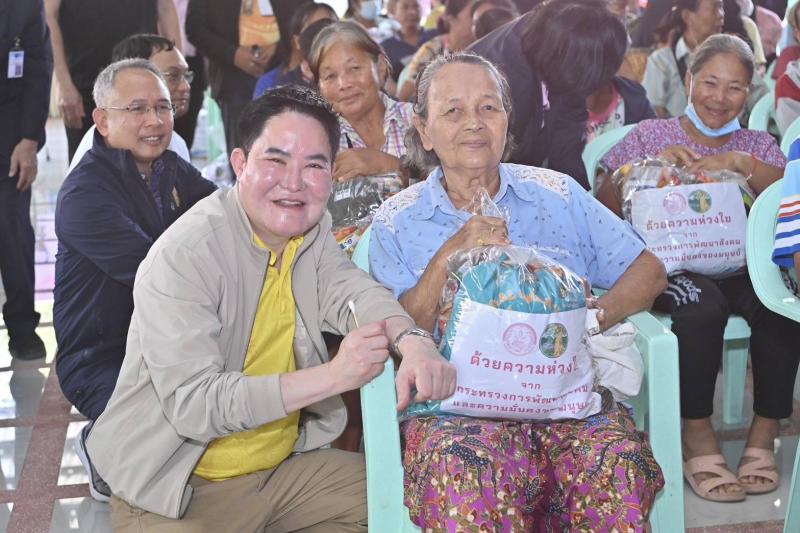 "อัครา" ลงพื้นท�