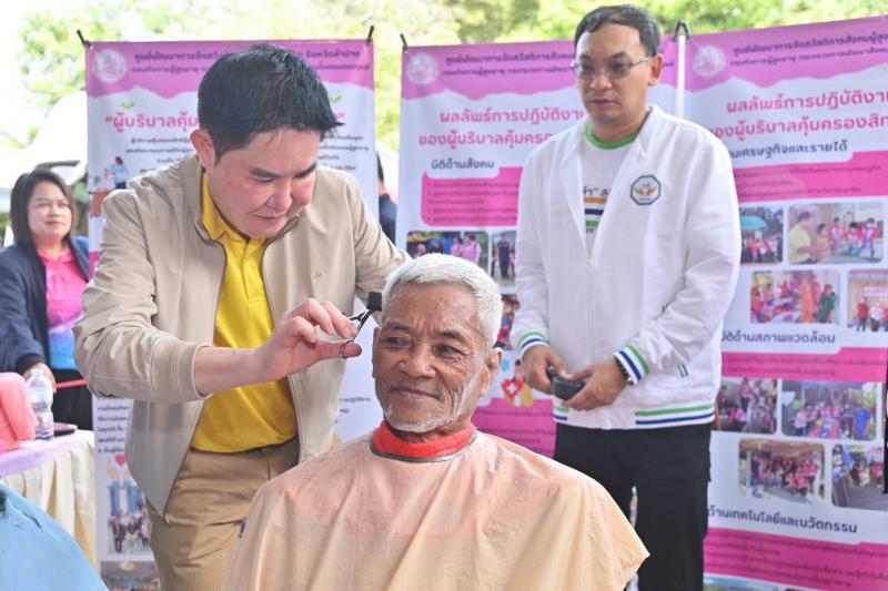 "อัครา" ลงพื้นท�
