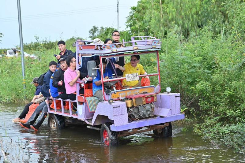 "อัครา" ลงพื้นท�