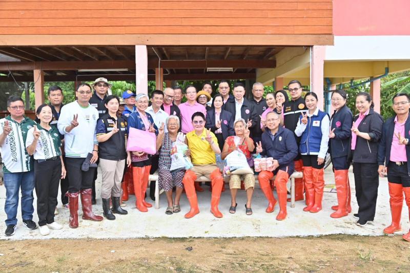 "อัครา" ลงพื้นท�
