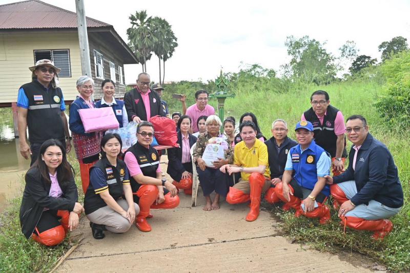 "อัครา" ลงพื้นท�