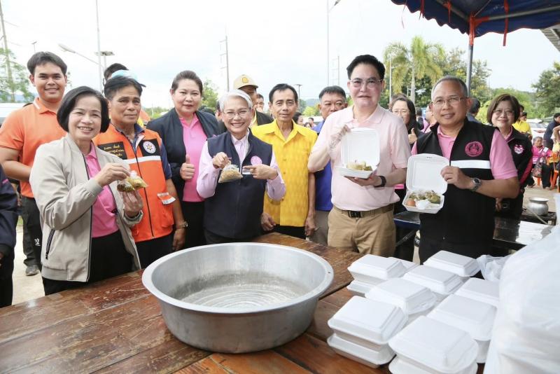 รมว.พม. พร้อม ปลัด พ