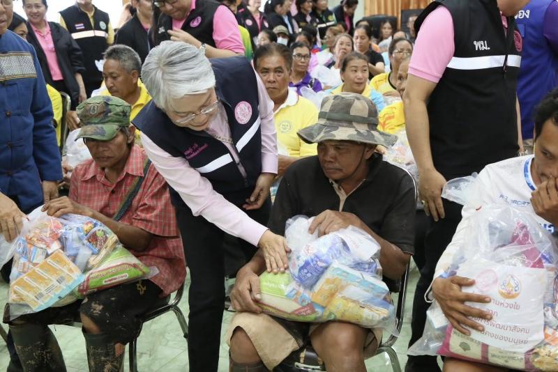 รมว.พม. พร้อม ปลัด พ