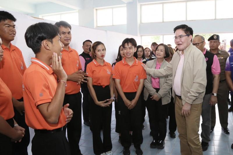 รมว.พม. พร้อม ปลัด พ