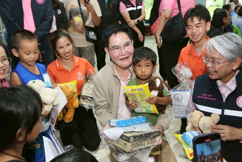 "อัครา" ลุยน้ำท�