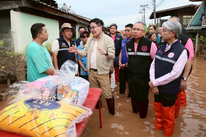 "อัครา" ลุยน้ำท�