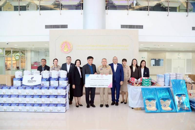 ปลัด พม. รับมอบอุป�