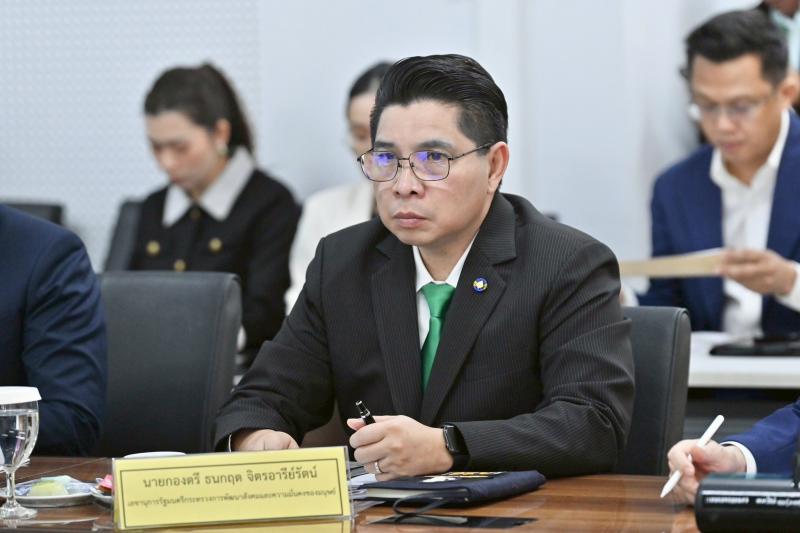 ร้อยเอก ธรรมนัส พร