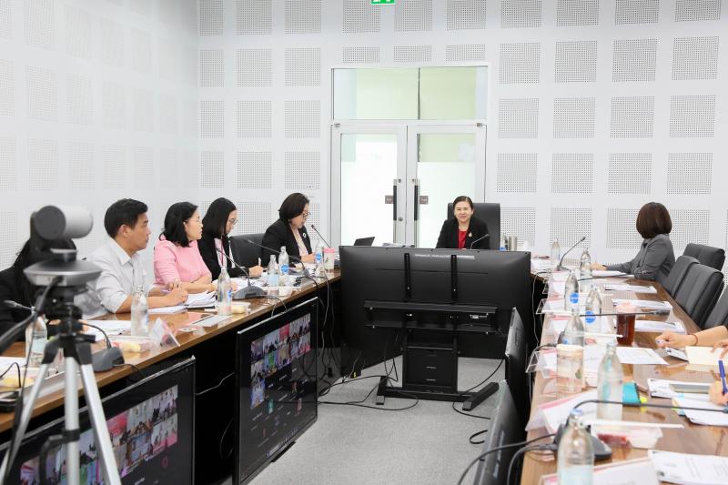 นางศิริลักษ์ มีมา�