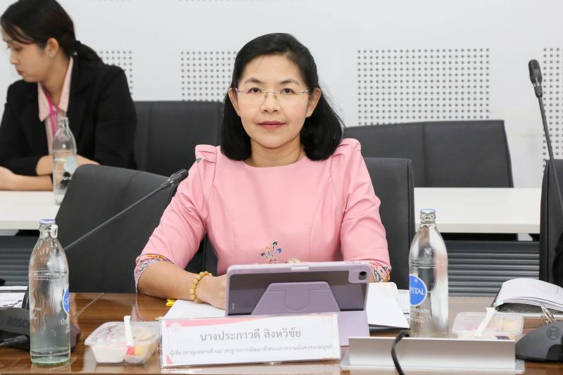 นางศิริลักษ์ มีมา�