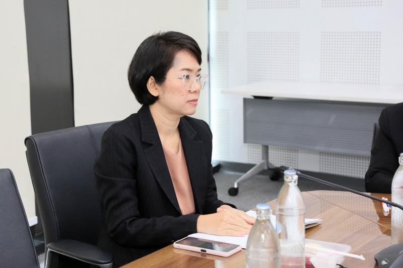 นางศิริลักษ์ มีมา�