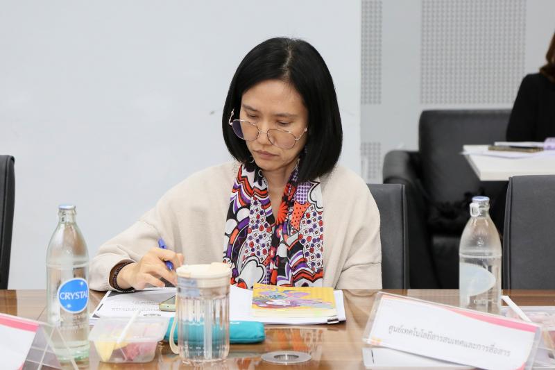 นางศิริลักษ์ มีมา�