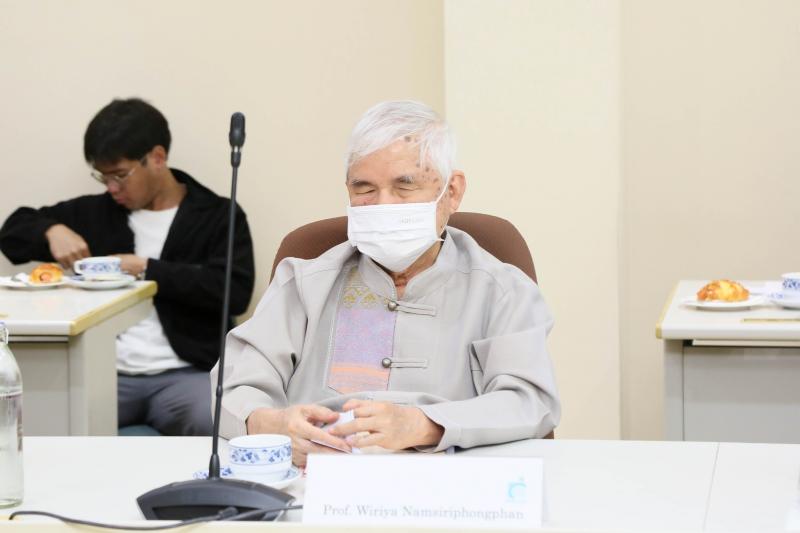 นางจตุพร โรจนพานิ�