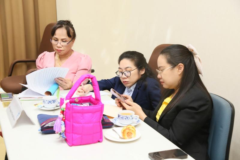 นางจตุพร โรจนพานิ�