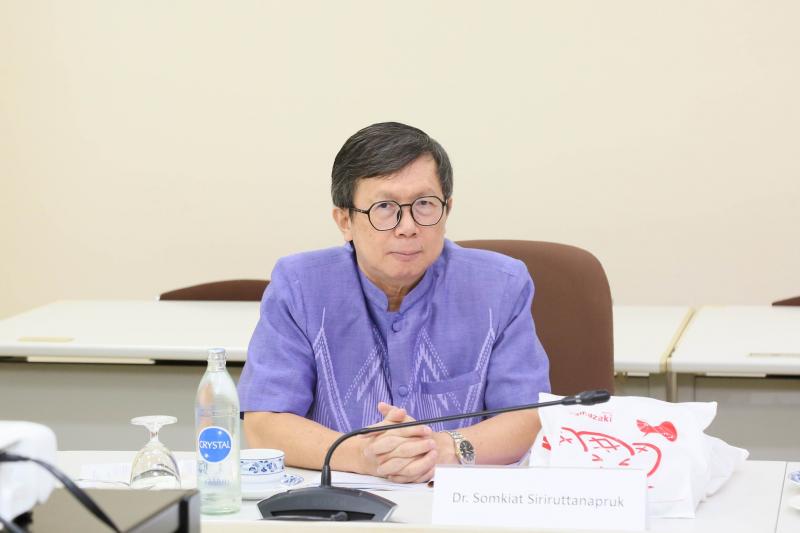 นางจตุพร โรจนพานิ�