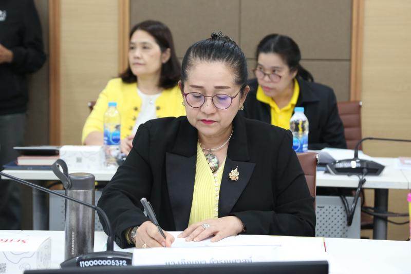 นางสาวสุนีย์ ศรีส�