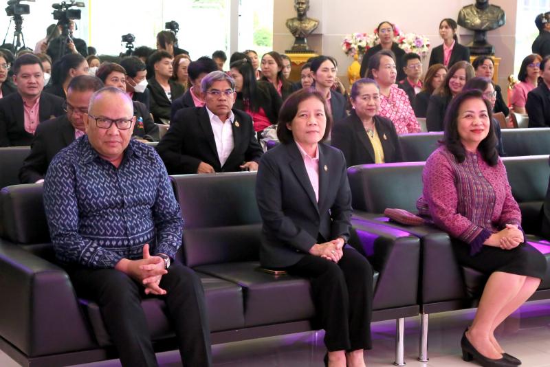 ปลัด พม. เป็นประธา�