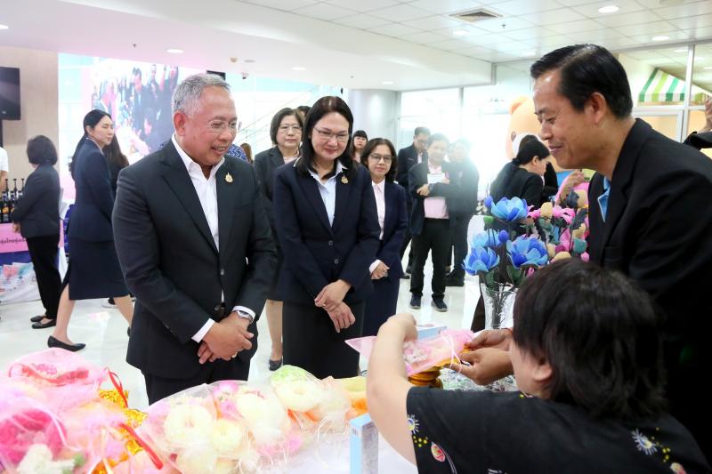 ปลัด พม. เป็นประธา�