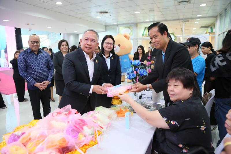 ปลัด พม. เป็นประธา�