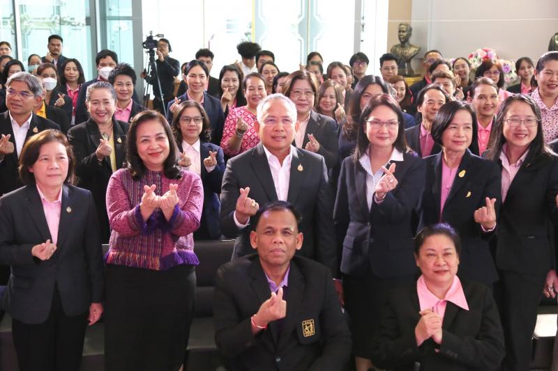 ปลัด พม. เป็นประธา�
