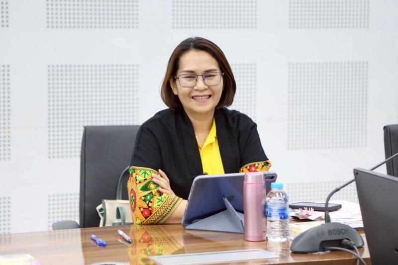 นางจตุพร โรจนพานิ�