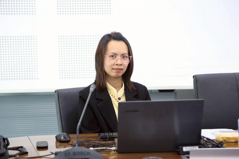 นางจตุพร โรจนพานิ�