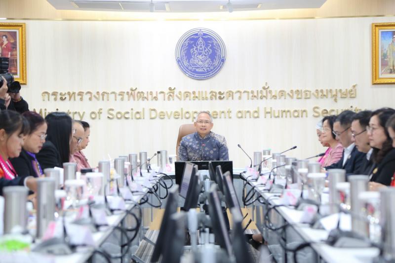 ปลัด พม. เป็นประธา�