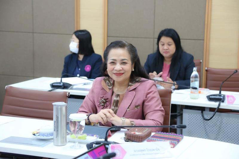 ปลัด พม. เป็นประธา�
