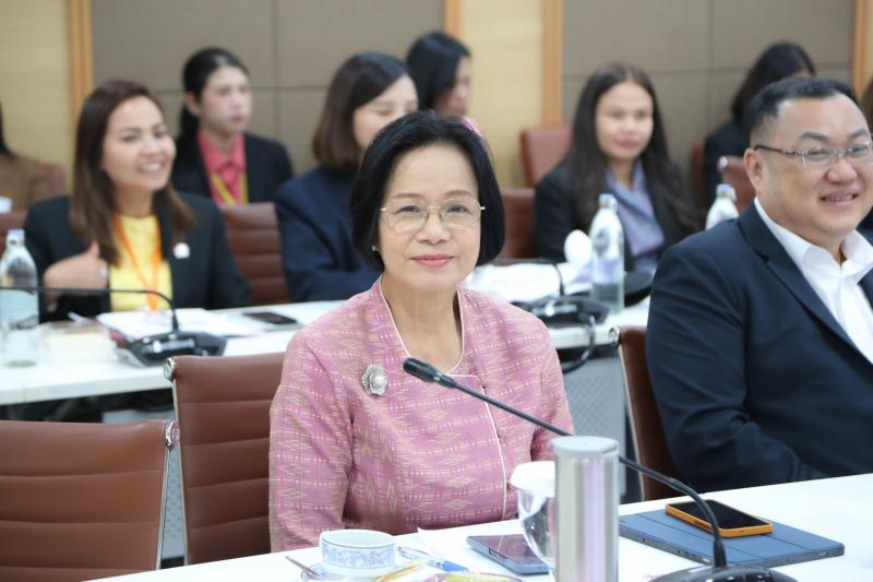 ปลัด พม. เป็นประธา�
