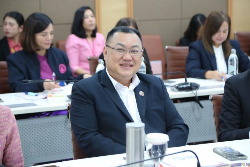ปลัด พม. เป็นประธา�