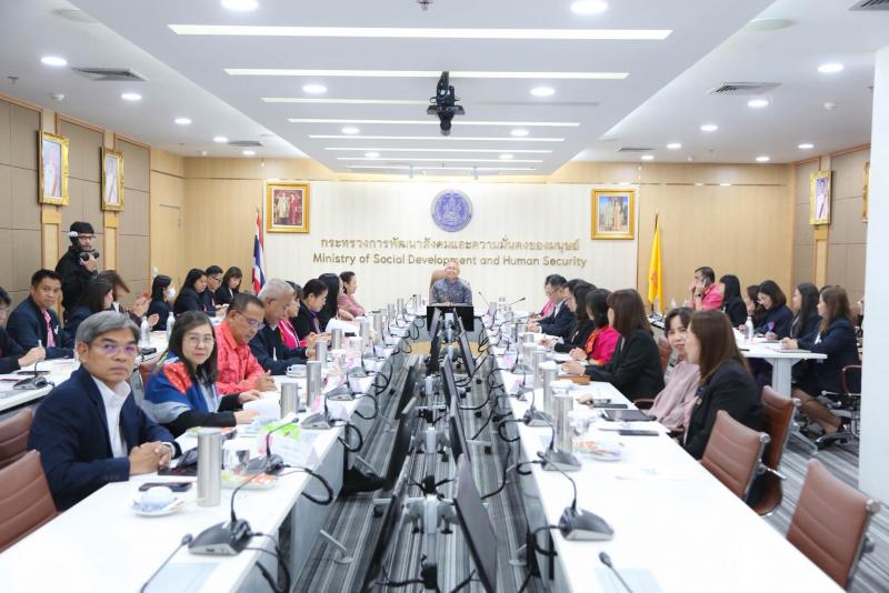 ปลัด พม. เป็นประธา�