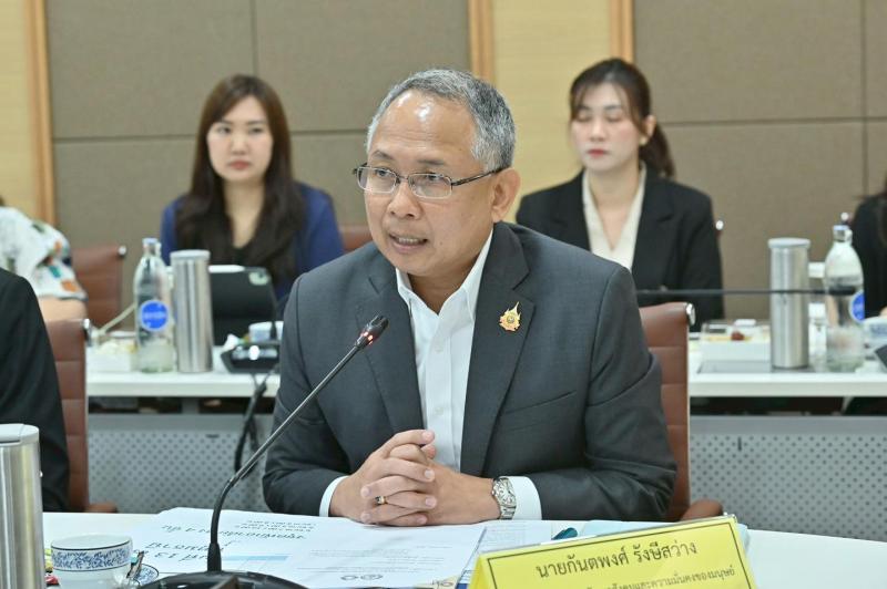 รมว.พม. เป็นประธาน�
