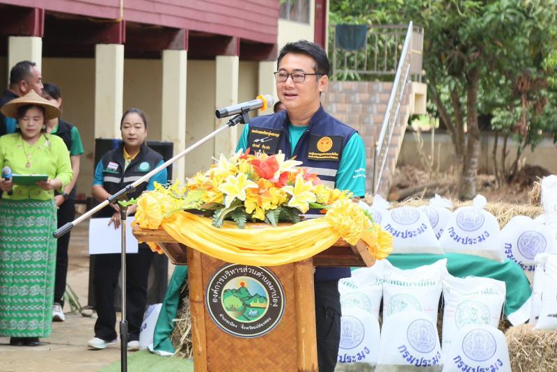 รมว.พม. พร้อมคณะผู�